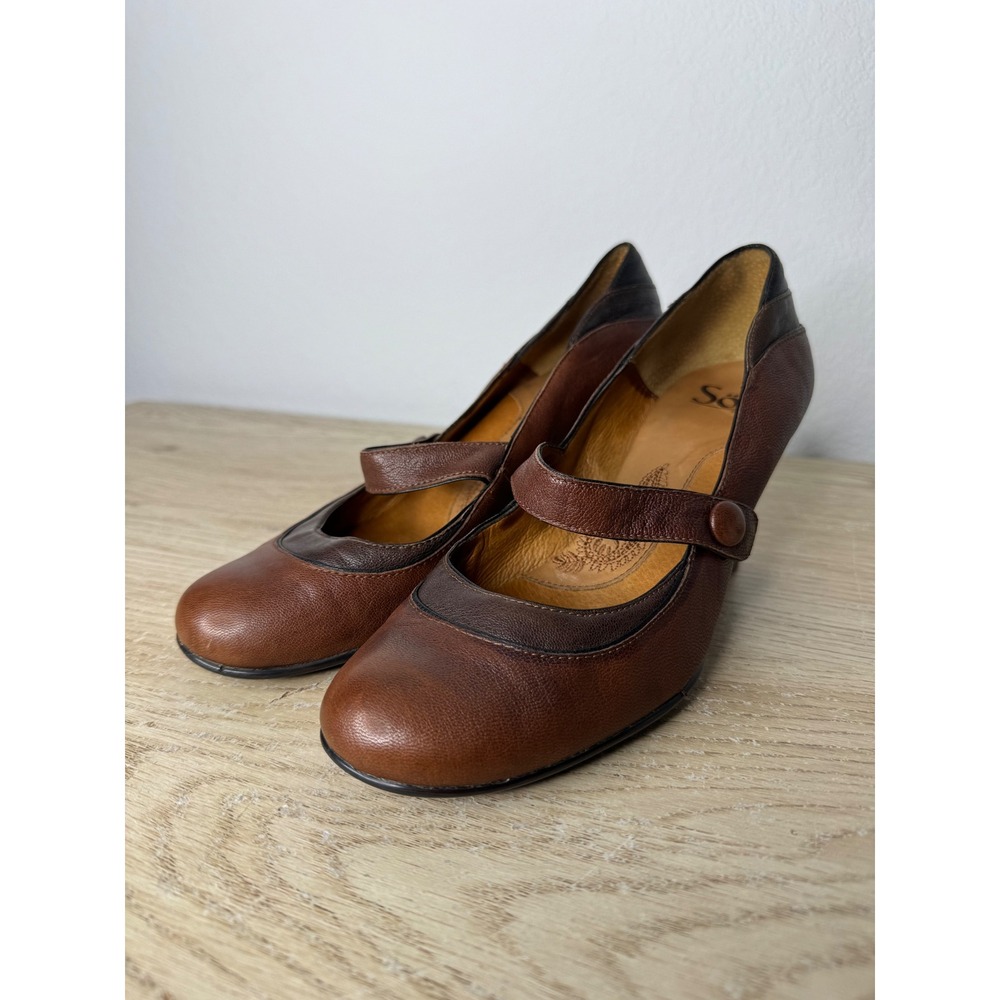 Sofft Brown Leather Mary Jane Pumps Round Toe Button Strap Heels Womens Size 8 M - Picture 4 of 16